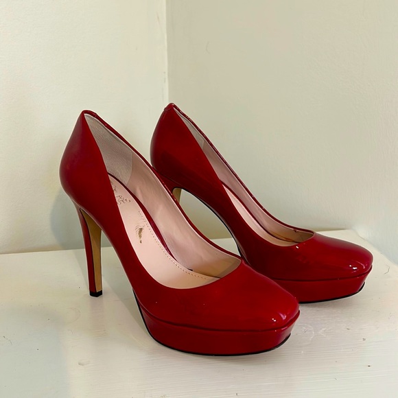 Vince Camuto Shoes - Vince Camuto NWOT women’s pumps heeled shoe size 8 in excellent condition